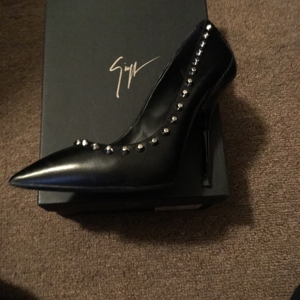 Giuseppe zanotti Studded Pumps